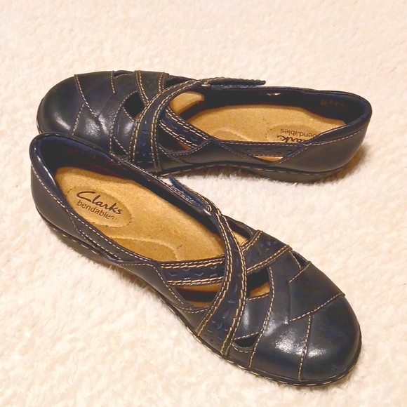 CLARK’S BENDABLES SHOES - Picture 5 of 8